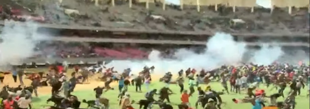 Teargas at Kasarani as police move to disperse crowd
