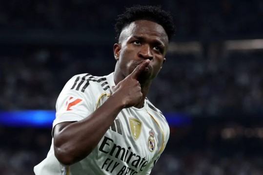 Vinicius double over Villareal sends Real top of La Liga