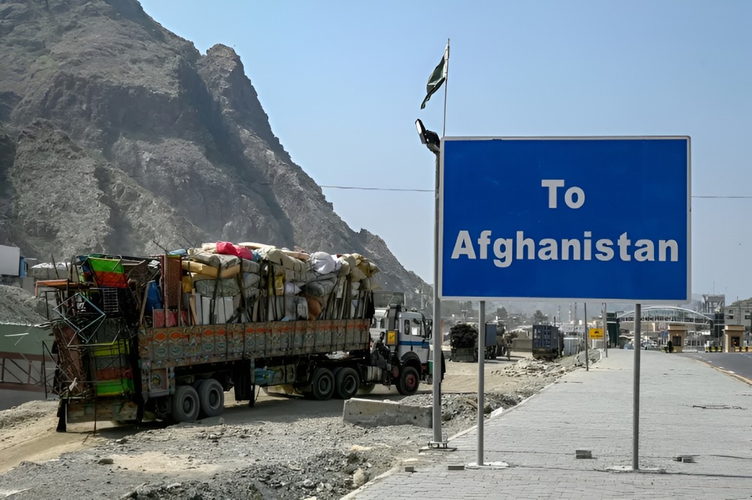Afghanistan, Pakistan say their forces killed dozens in border clashes
