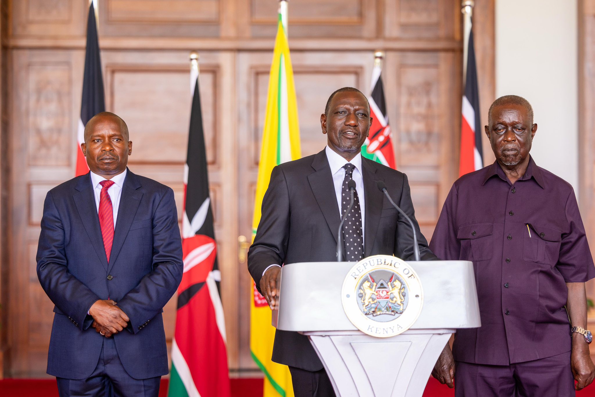 Ruto suspends flying of national flags on official vehicles until after Raila’s burial