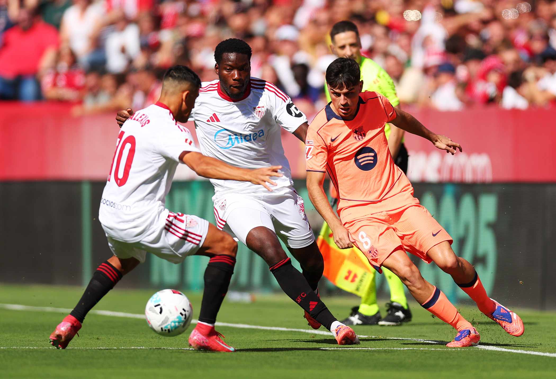 Barcelona thrashed at Sevilla despite Rashford goal