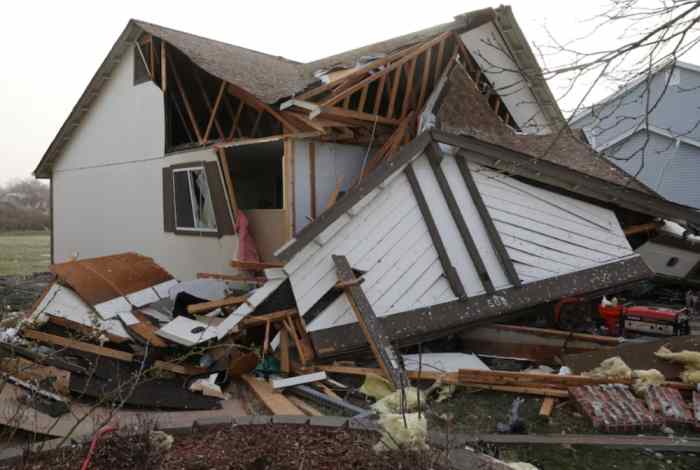Thirty-four killed as tornadoes wreak havoc in southern US
