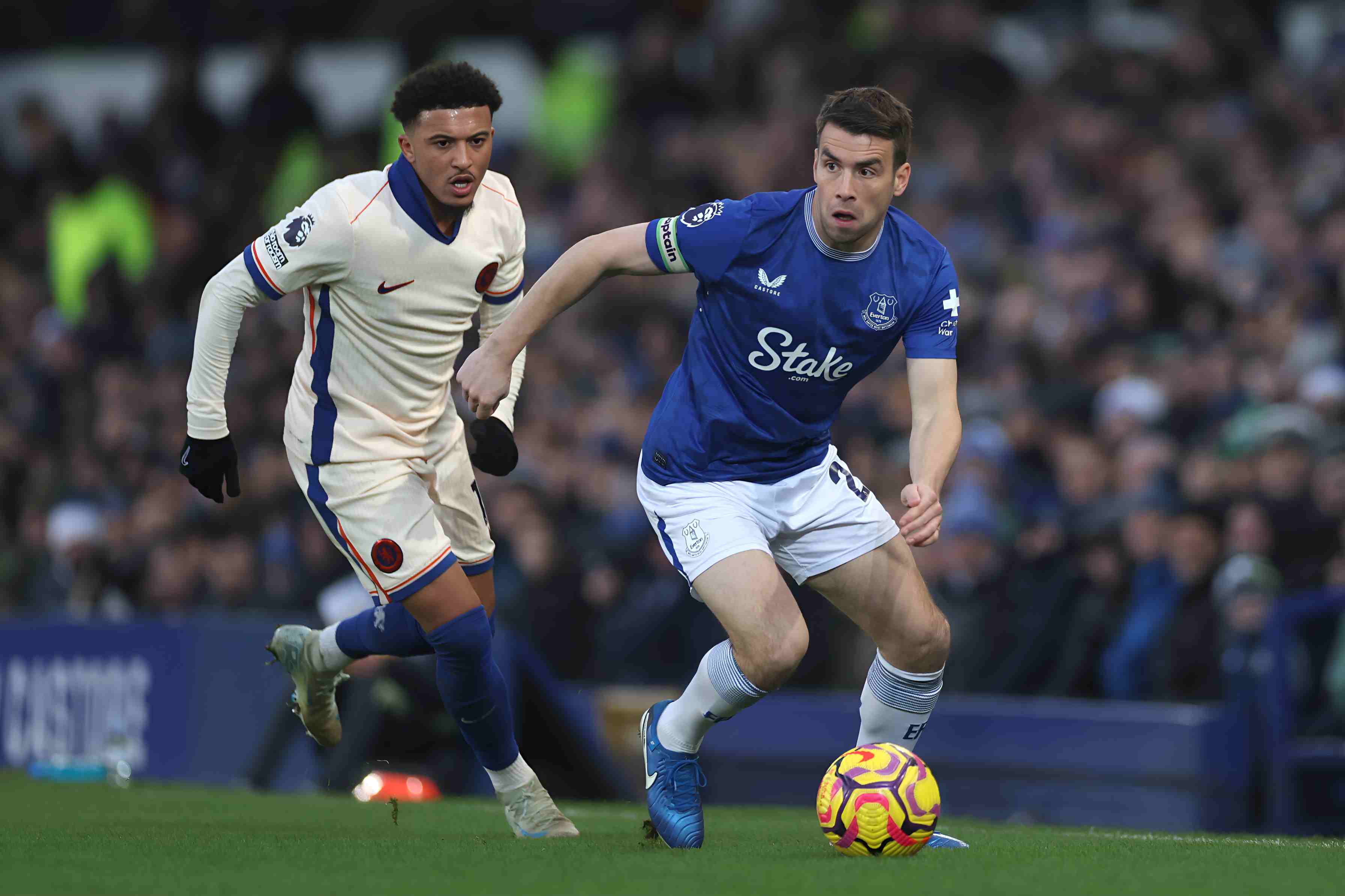 Under pressure Chelsea take on Everton as dissent builds at Stamford Bridge