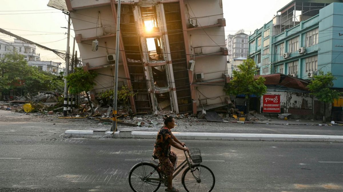 Myanmar quake: Deaths exceed 3,000 as aid groups warn of disease risk
