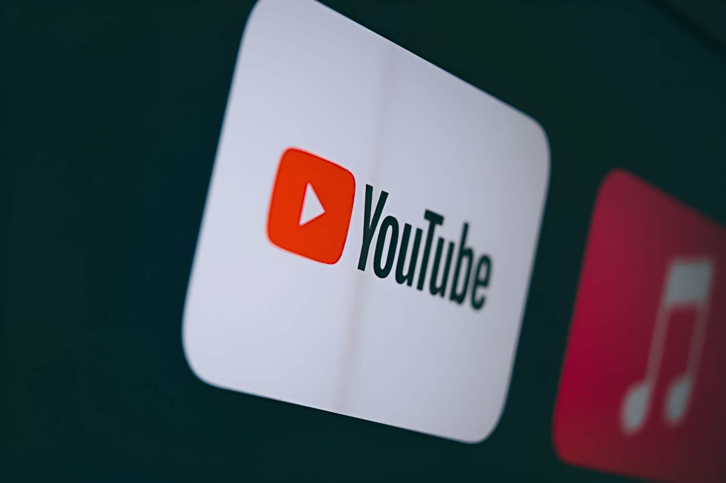 YouTube trials 'AI Overviews' to transform video search