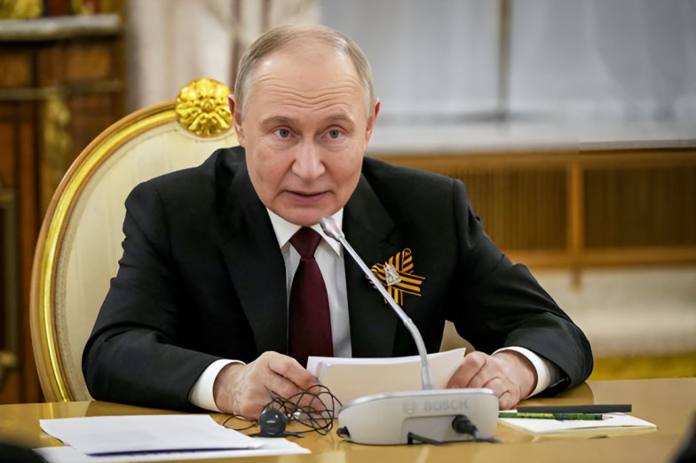 Putin offers Trump one-year extension to nuclear weapons treaty