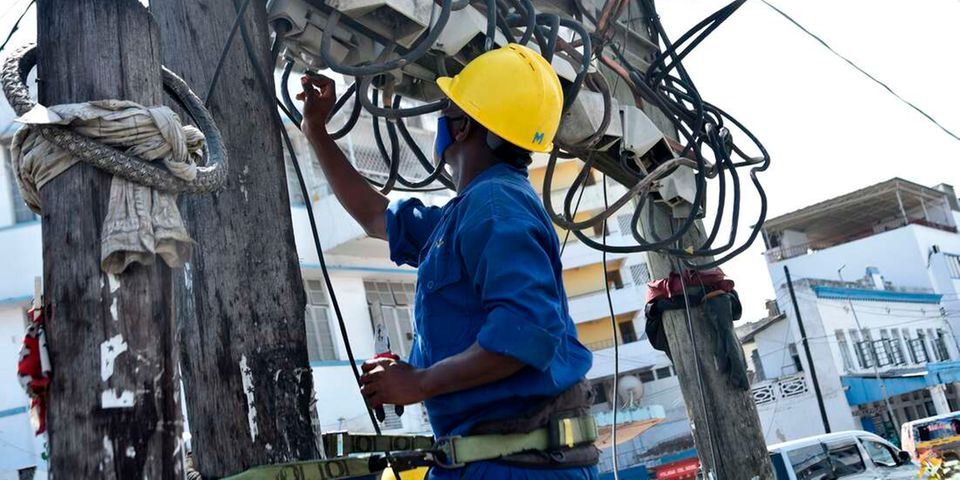 Senator Sifuna seeks probe into Kenya Power over bills in powerless Nairobi estates