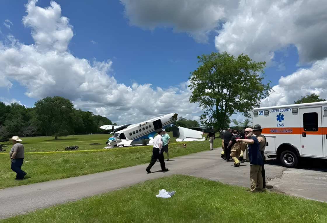 Multiple injured in US plane crash