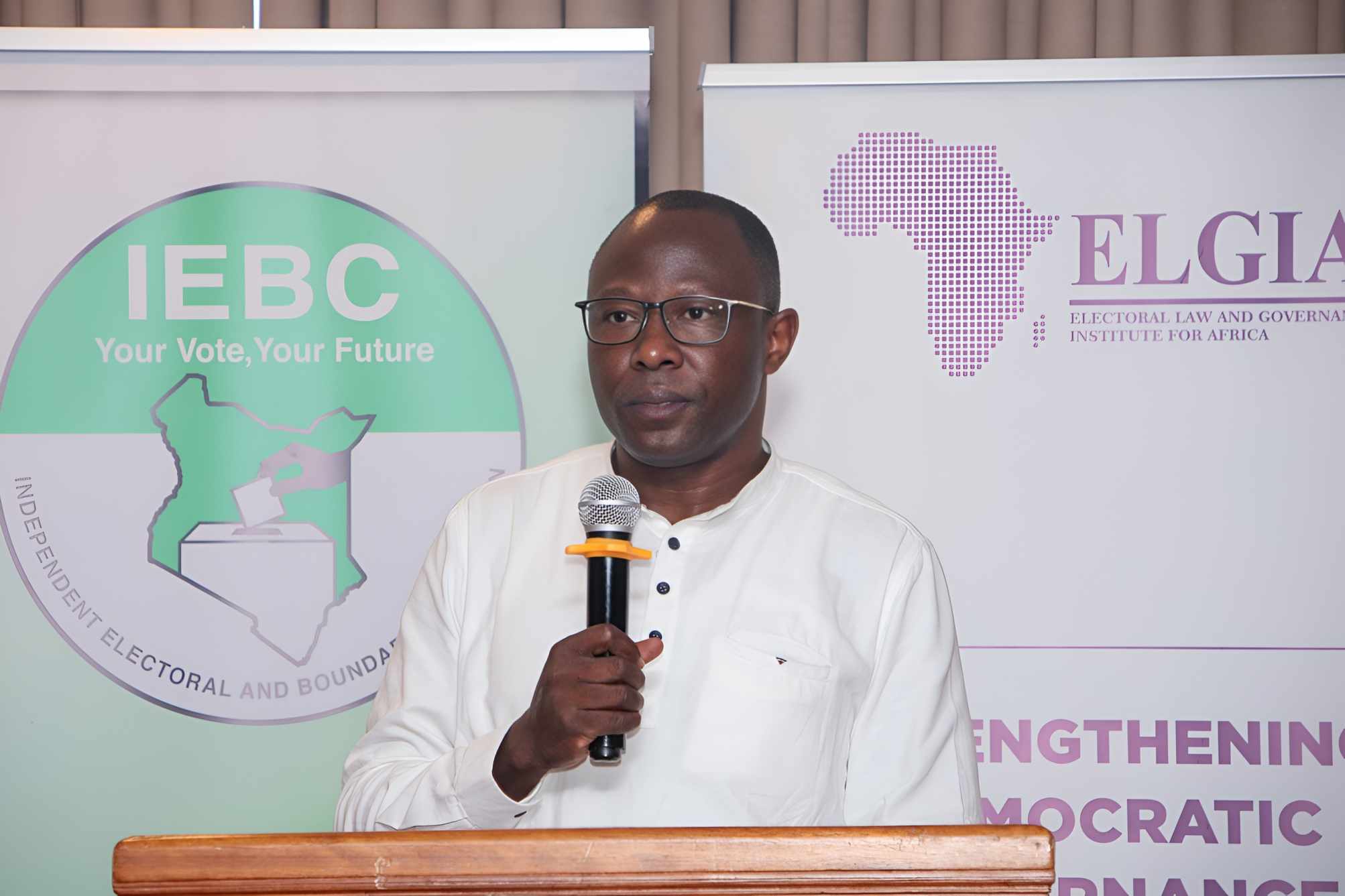 Officers take centre stage in IEBC’s voter registration drive
